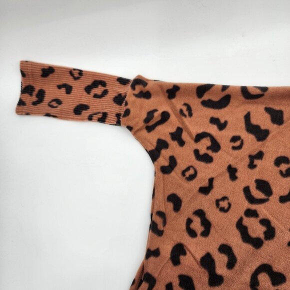 SIMPLY SOUTHERN Leopard Print Turtleneck Poncho Top With Sleeves One Size NWT - Picture 7 of 11